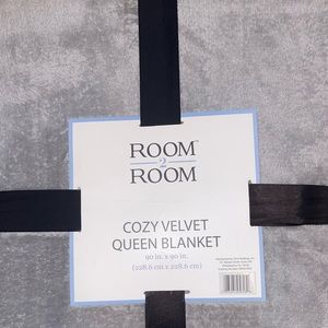 Room to Room, Cozy Velvet Queen Size Blanket